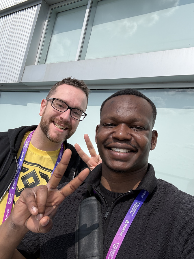 Dico with another attendee at a conference